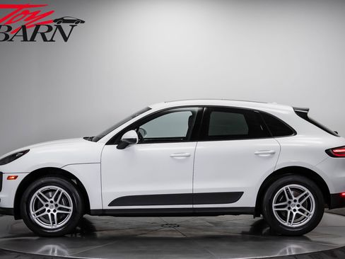 Used 2021 Porsche Macan AWD/4WD image 2