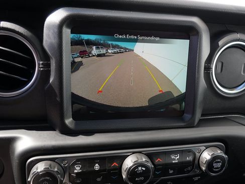 Used 2023 Jeep Wrangler Unlimited Sahara w/ Cold Weather Group AWD/4WD image 35