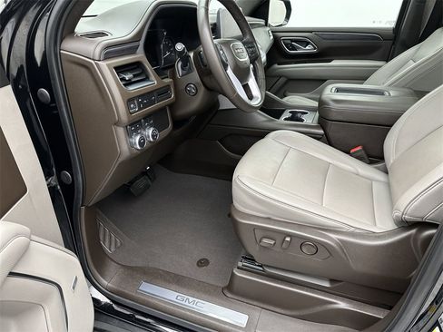 Used 2021 GMC Yukon SLT w/ SLT Premium Package image 11