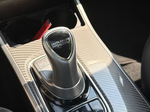 Used 2019 Mitsubishi Outlander 4WD Plug-In Hybrid image 16
