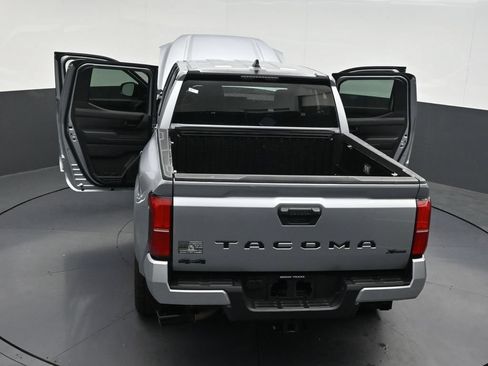 Used 2025 Toyota Tacoma SR5 AWD/4WD image 35