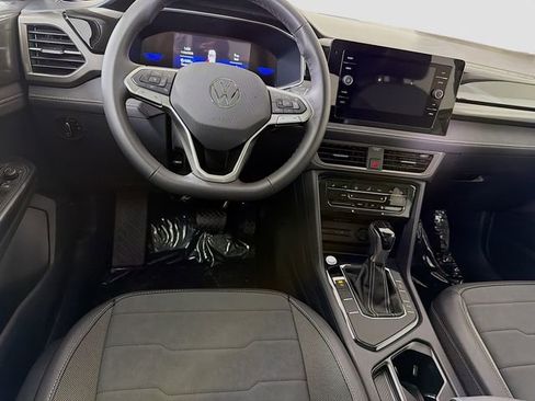 New 2026 Volkswagen Taos SE FWD image 23