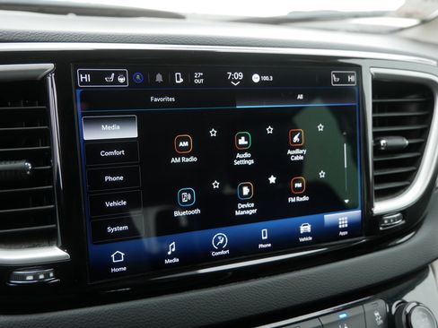 Certified 2022 Chrysler Pacifica Touring-L image 30