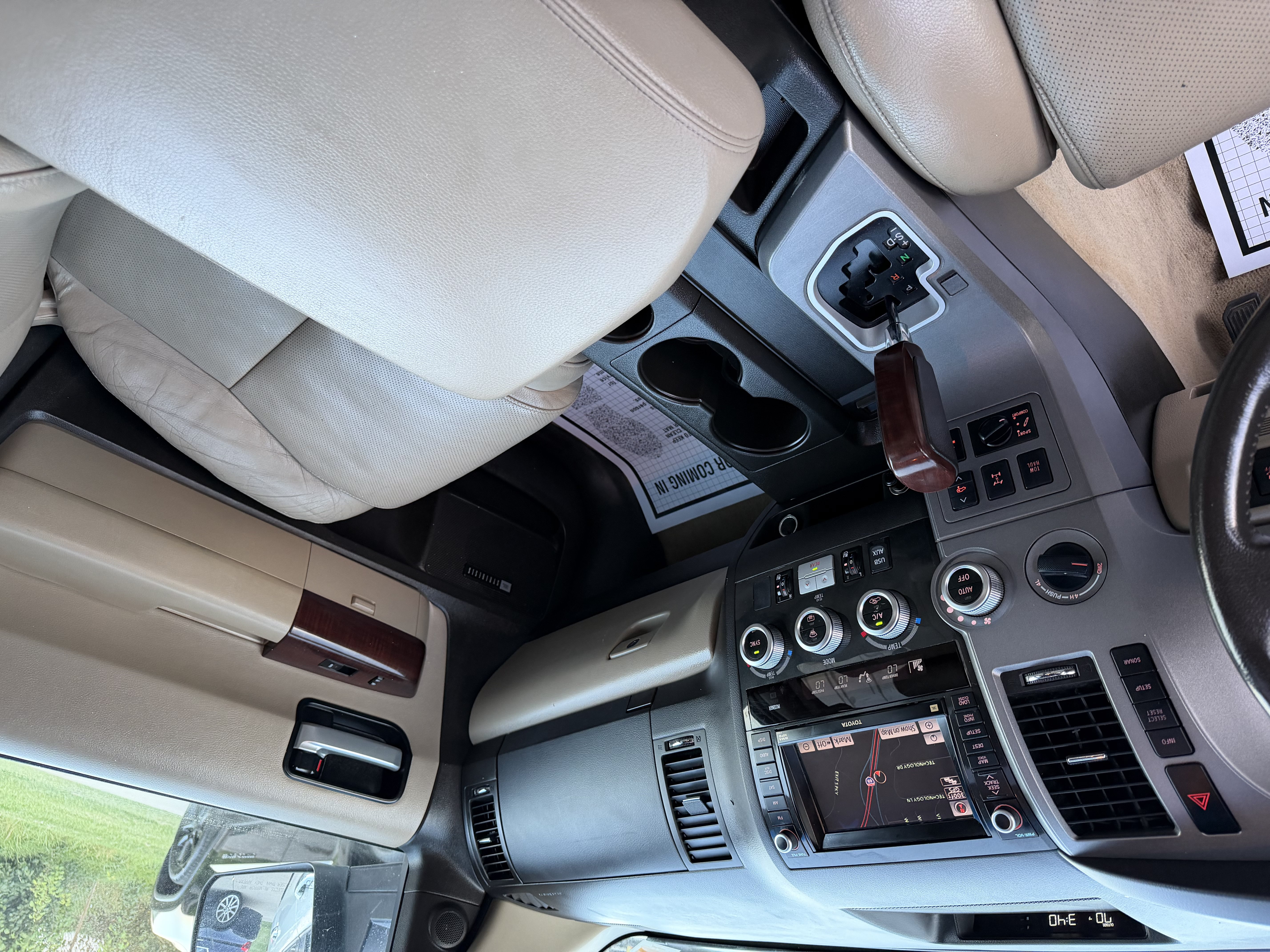 Used 2011 Toyota Sequoia Platinum AWD/4WD image 10
