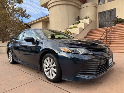 Used 2018 Toyota Camry LE FWD image 1