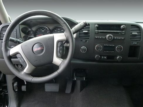 Used 2009 GMC Sierra 3500 SLT w/ SLT Convenience Package AWD/4WD image 4