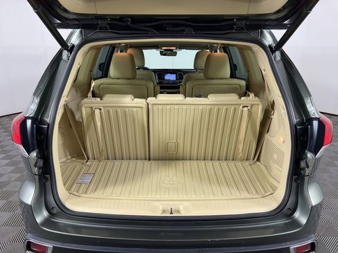 Used 2018 Toyota Highlander Limited image 22