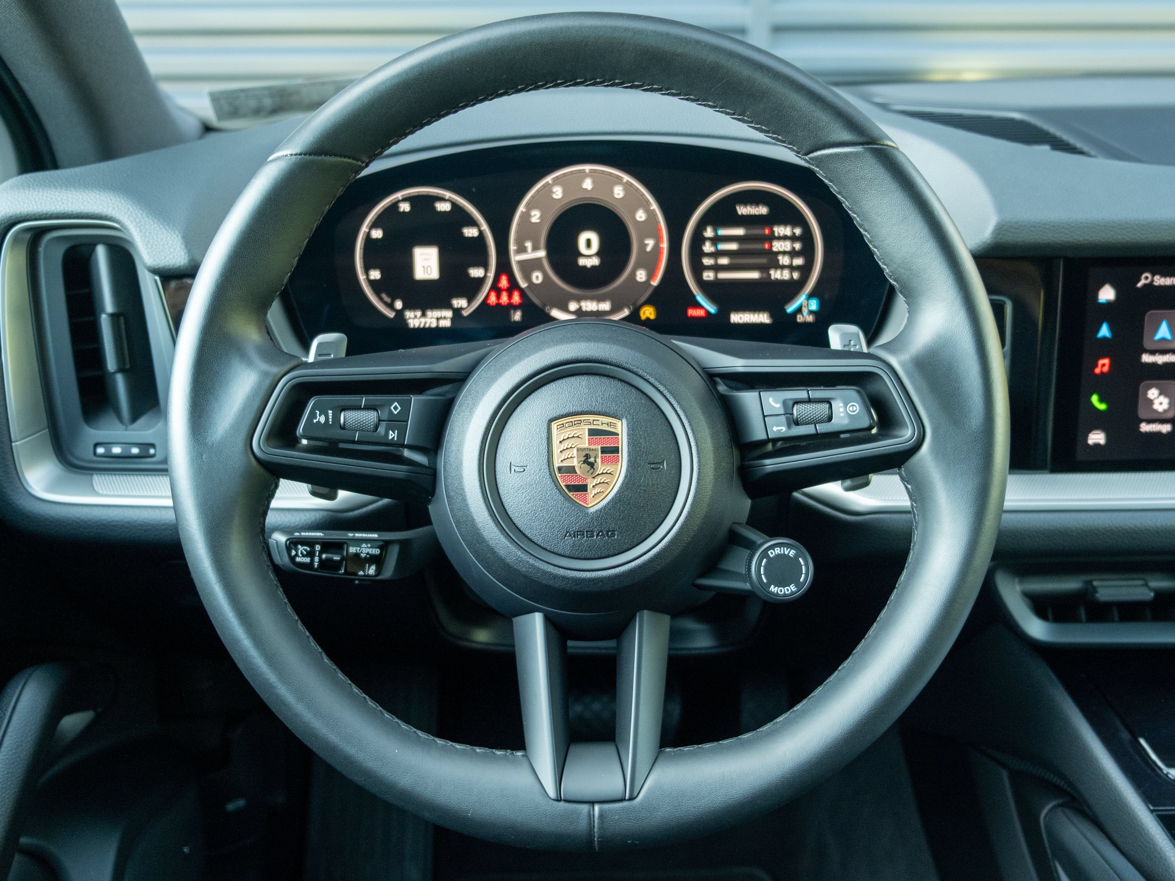 Certified 2025 Porsche Cayenne AWD/4WD image 20