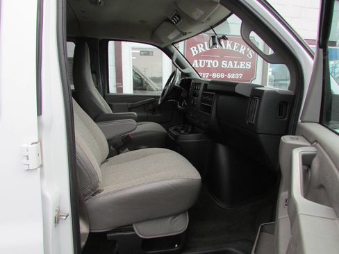 Used 2018 Chevrolet Express 3500 LT w/ LT Preferred Equipment Group image 12