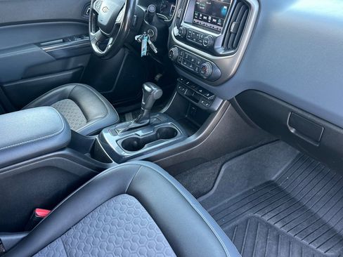 Used 2018 Chevrolet Colorado Z71 w/ Z71 Midnight Edition AWD/4WD image 19