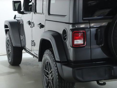 Used 2025 Jeep Wrangler Unlimited Sport AWD/4WD image 41