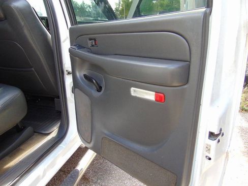 Used 2004 GMC Sierra 2500 SLT w/ Heavy-Duty Power Package AWD/4WD image 19