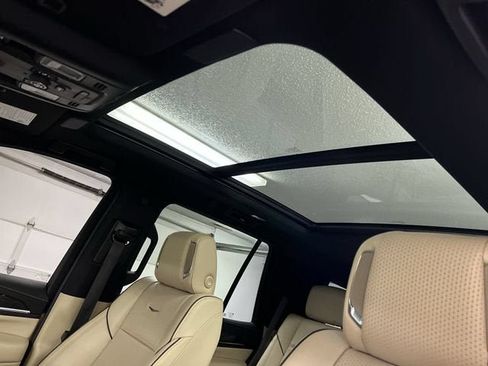 Used 2023 Cadillac Escalade Premium Luxury AWD/4WD image 19