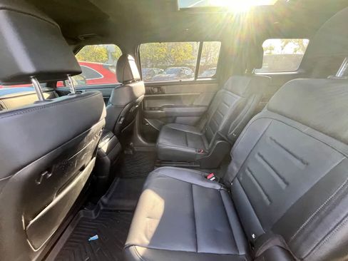 Used 2024 Hyundai Santa Fe Calligraphy image 6