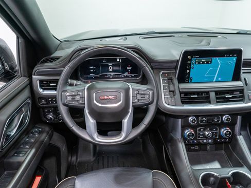 Used 2023 GMC Yukon XL SLT w/ SLT Luxury Package AWD/4WD image 11