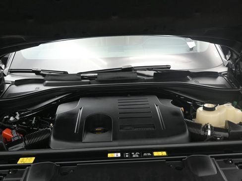 Used 2025 Land Rover Range Rover SE AWD/4WD image 14