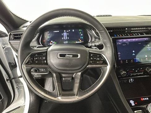Used 2023 Jeep Grand Cherokee Overland w/ Luxury Tech Group IV AWD/4WD image 13