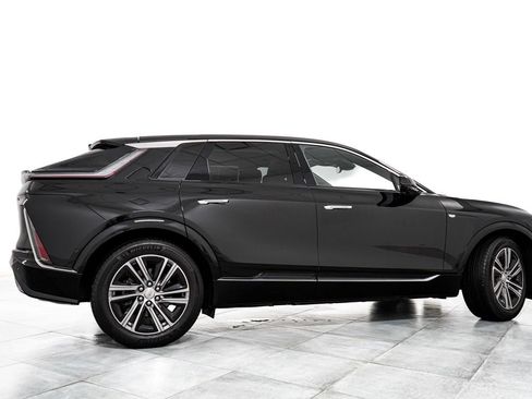 Used 2024 Cadillac Lyriq Luxury AWD/4WD image 7