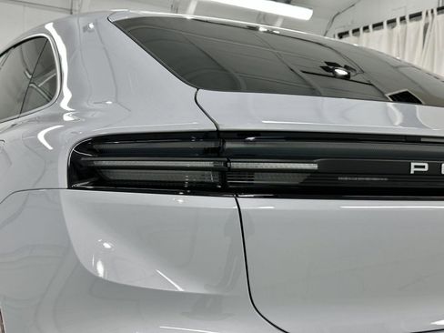 Certified 2025 Porsche Macan Electric image 18