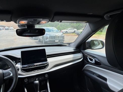 Used 2025 Jeep Compass Limited image 35