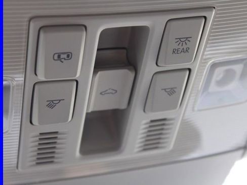 Used 2023 Volkswagen Atlas SEL R-Line image 32