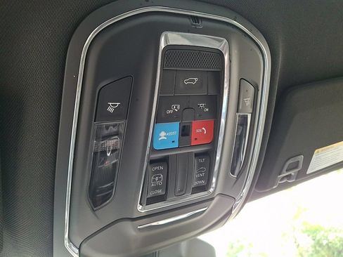 Used 2025 Jeep Grand Cherokee Altitude AWD/4WD image 26