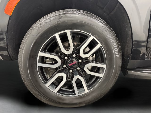 Used 2024 GMC Yukon XL AT4 w/ Technology Package AWD/4WD image 10