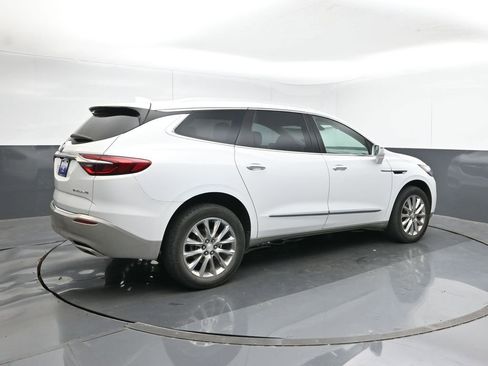 Used 2020 Buick Enclave Essence w/ Sound and Sites Package image 5