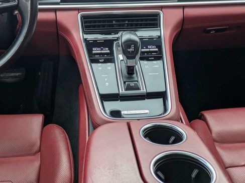 Used 2022 Porsche Panamera RWD image 21