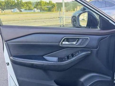 Used 2021 Nissan Rogue Platinum FWD image 17