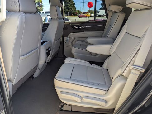 Used 2023 GMC Yukon Denali image 12