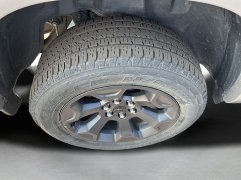Used 2025 RAM 1500 Big Horn AWD/4WD image 9