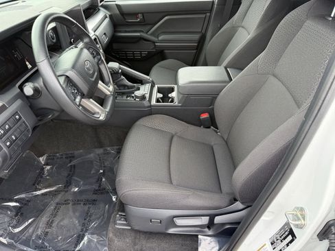Used 2025 Toyota 4Runner SR5 AWD/4WD image 10
