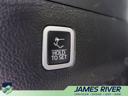 Used 2024 Jeep Grand Wagoneer L Series III AWD/4WD image 18