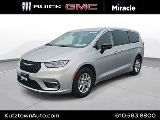 Used 2024 Chrysler Pacifica Touring-L FWD video 1