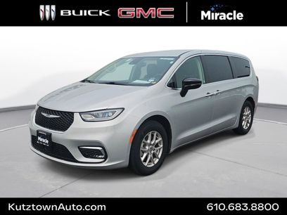 Used 2024 Chrysler Pacifica Touring-L