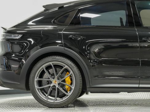 Used 2024 Porsche Cayenne Turbo GT AWD/4WD image 25