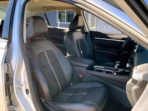 Certified 2024 Nissan Altima 2.5 SR image 9