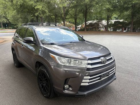 Used 2019 Toyota Highlander XLE FWD image 49