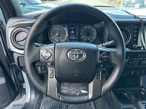 Used 2021 Toyota Tacoma TRD Off-Road image 18