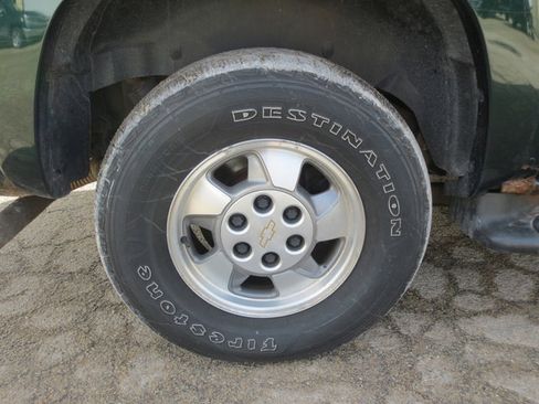 Used 2003 Chevrolet Suburban LS w/ LS Preferred Equipment Group image 30