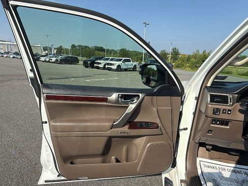 Used 2017 Lexus GX 460 Premium w/ Premium Package AWD/4WD image 26