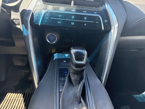 Used 2022 Toyota Venza XLE AWD/4WD image 15