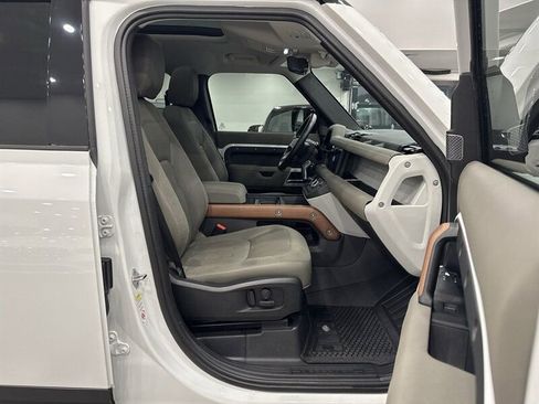 Used 2021 Land Rover Defender 110 SE image 9