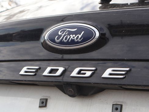 Used 2023 Ford Edge SEL image 18