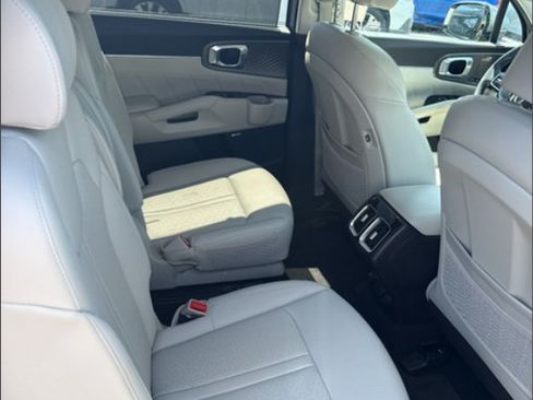 Certified 2023 Kia Sorento SX Prestige w/ Panoramic Sunroof Package AWD/4WD image 6