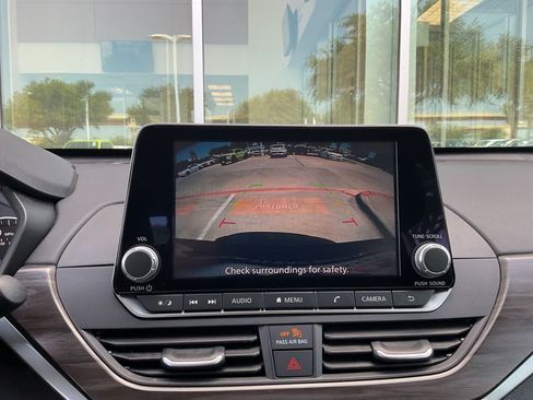 Used 2025 Nissan Altima 2.5 SV FWD image 21