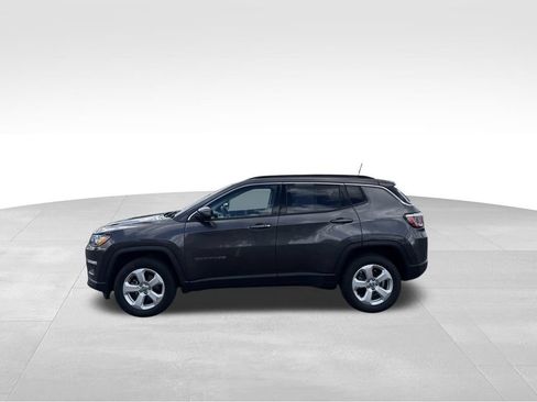 Used 2019 Jeep Compass Latitude AWD/4WD image 3