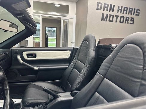 Used 2001 Toyota MR2 image 18