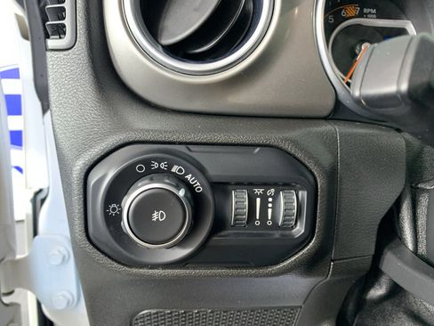 Used 2019 Jeep Wrangler Unlimited Sahara AWD/4WD image 16
